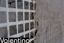 نمایش محصولات

مش دیوار داخلی ADFORS Vertex® یک پارچه مش فایبرگلاس است که برای بهبود چسبندگی گچ به دیوارهای داخلی، جلوگیری از ترک خوردن و کاهش خطر آسیب سطح استفاده می شود.

برای بهبود دوام و کیفیت پرداخت دیوار، از پارچه مشبک برای گچ کاری داخلی برای اطمینان از استحکام چسب استفاده می شود. علاوه بر این، مقاومت در برابر حرکت ساختمان های جدید باعث ایجاد نقاط تنش در دیوارها (مانند پنجره ها و پارتیشن ها) می شود که باعث خشک شدن گچ و آسیب به نمای بیرونی می شود.

گچ تقویت شده با توری با کیفیت بالا از ترک خوردن و پوسته شدن ناخوشایند در مناطق حساس جلوگیری می کند و به دیوارهای شما کمک می کند تا سال های آینده جدید بمانند. دوام بهبود یافته
تقویت اتصالات
مقاومت در برابر حرکت و نقاط استرس را فراهم می کند.
از ترک های ناخوشایند جلوگیری می کند
بهبود ظاهر زیبایی
